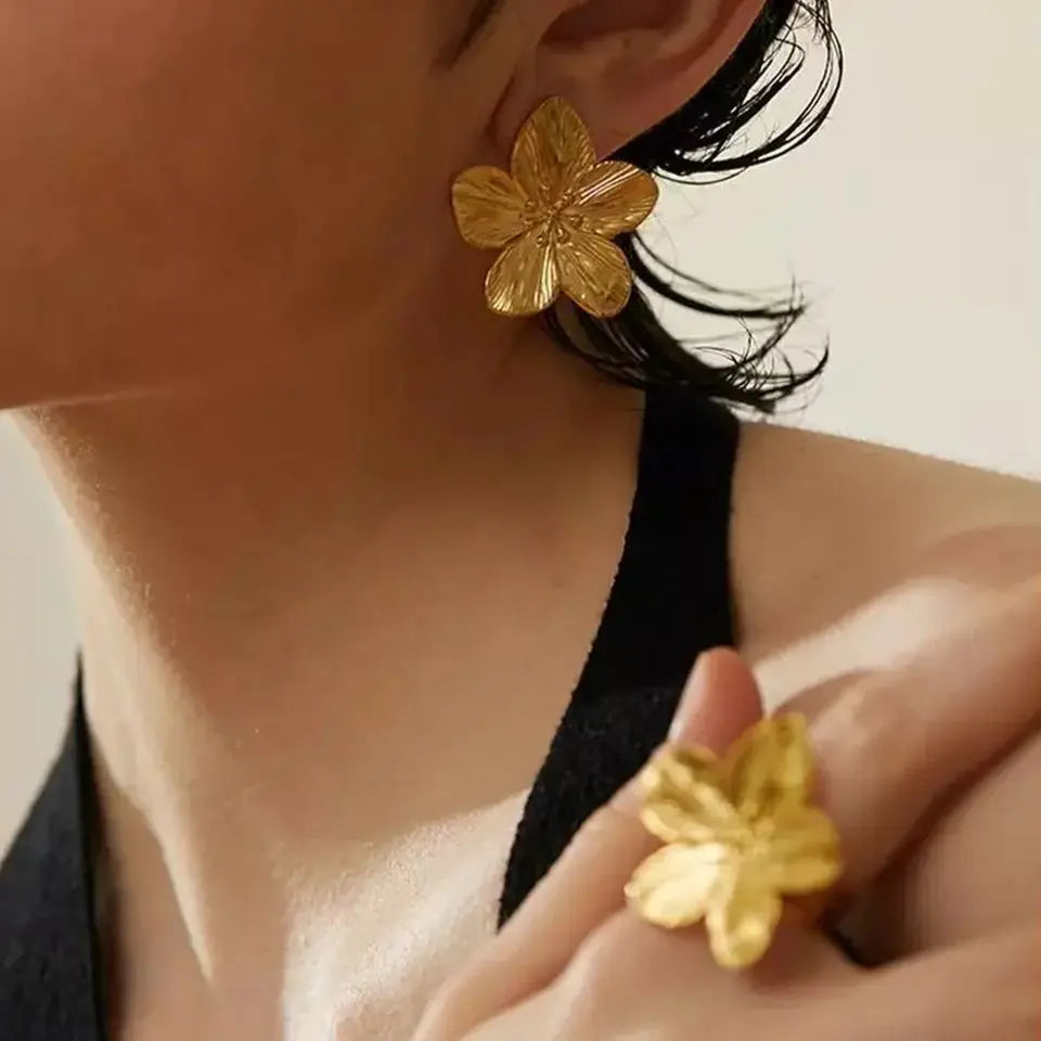 Elegant large flower stainless steel rings