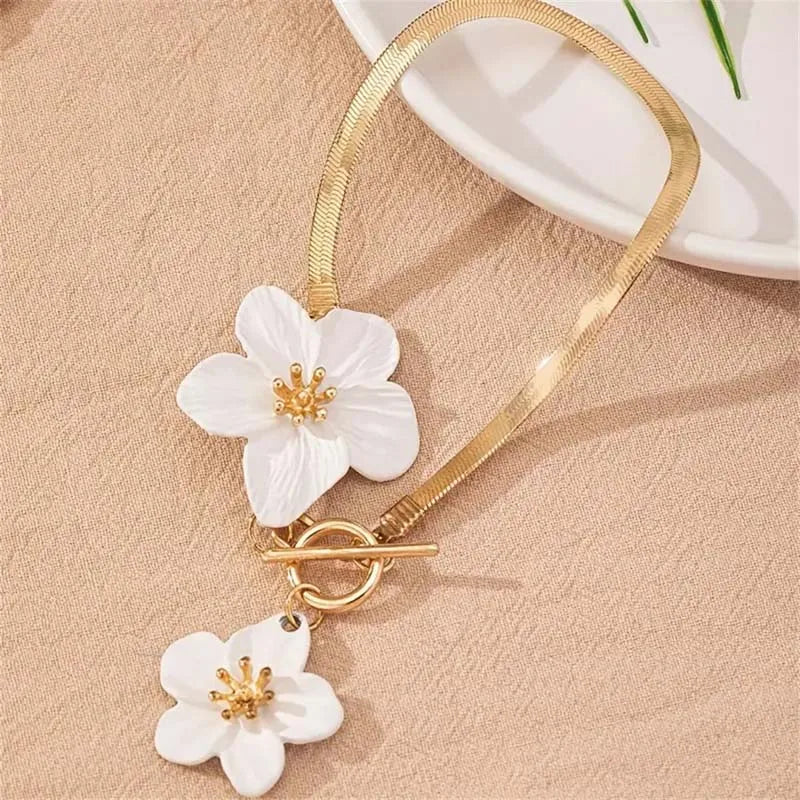 Elegant flower anklet